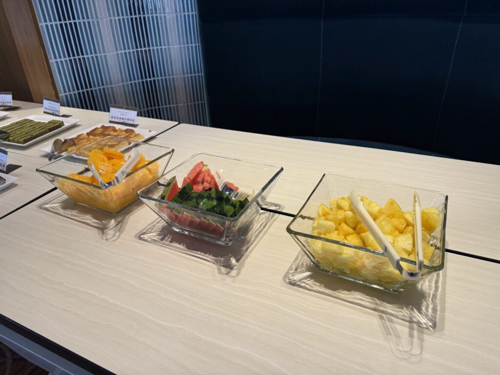シェラトングランデトーキョーベイホテル、ラウンジ、食事、ドリンク、フルーツ