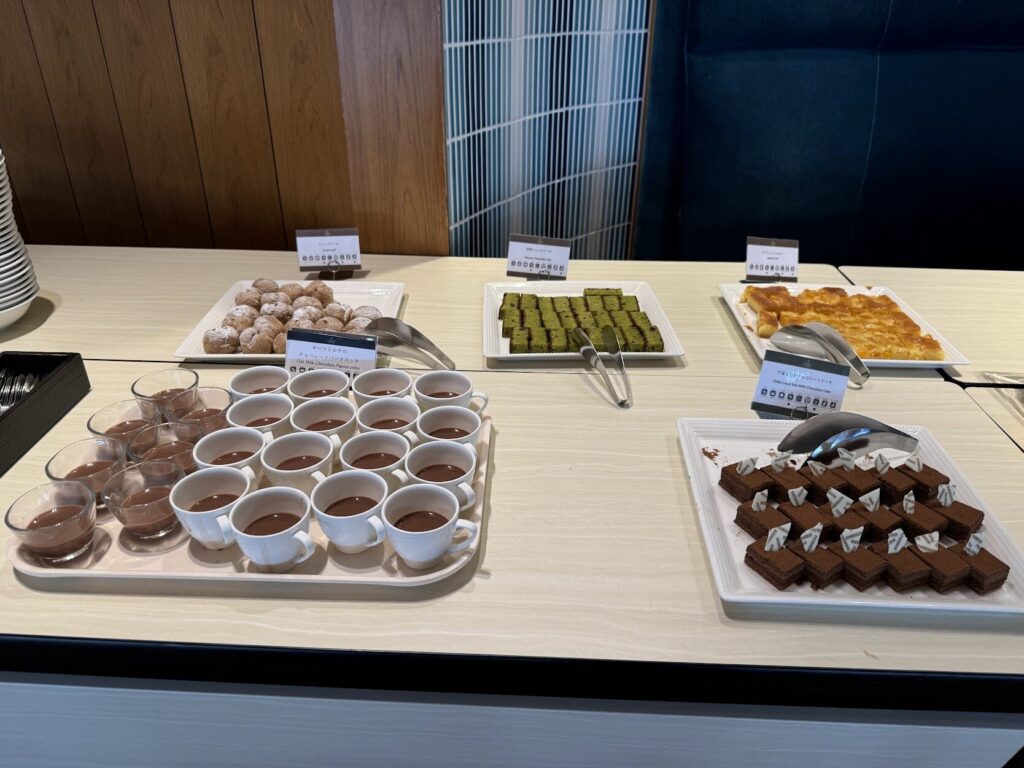 シェラトングランデトーキョーベイホテル、ラウンジ、食事、ドリンク、デザート、ケーキ、プリン