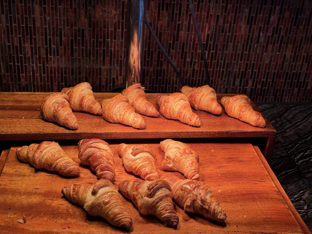 香港スカイシティマリオット、ラウンジ、朝食、クロワッサン
