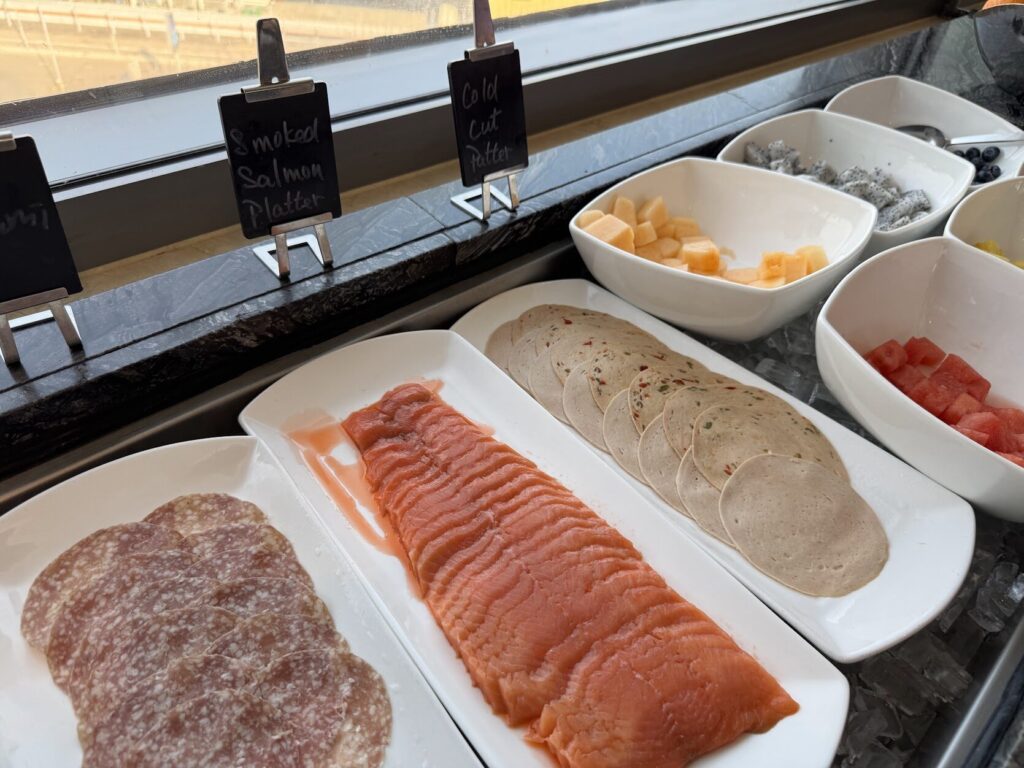 香港スカイシティマリオット、ラウンジ、朝食、サーモン