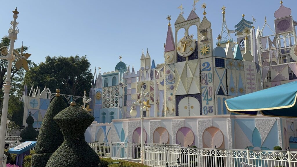 香港ディズニーランド、イッツアスモールワールド