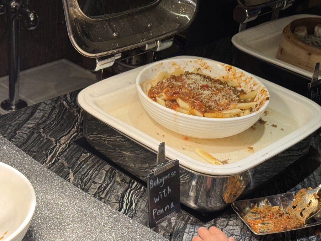 香港スカイシティマリオット、ラウンジ、夕食、プラチナ、特典、ボロネーゼ