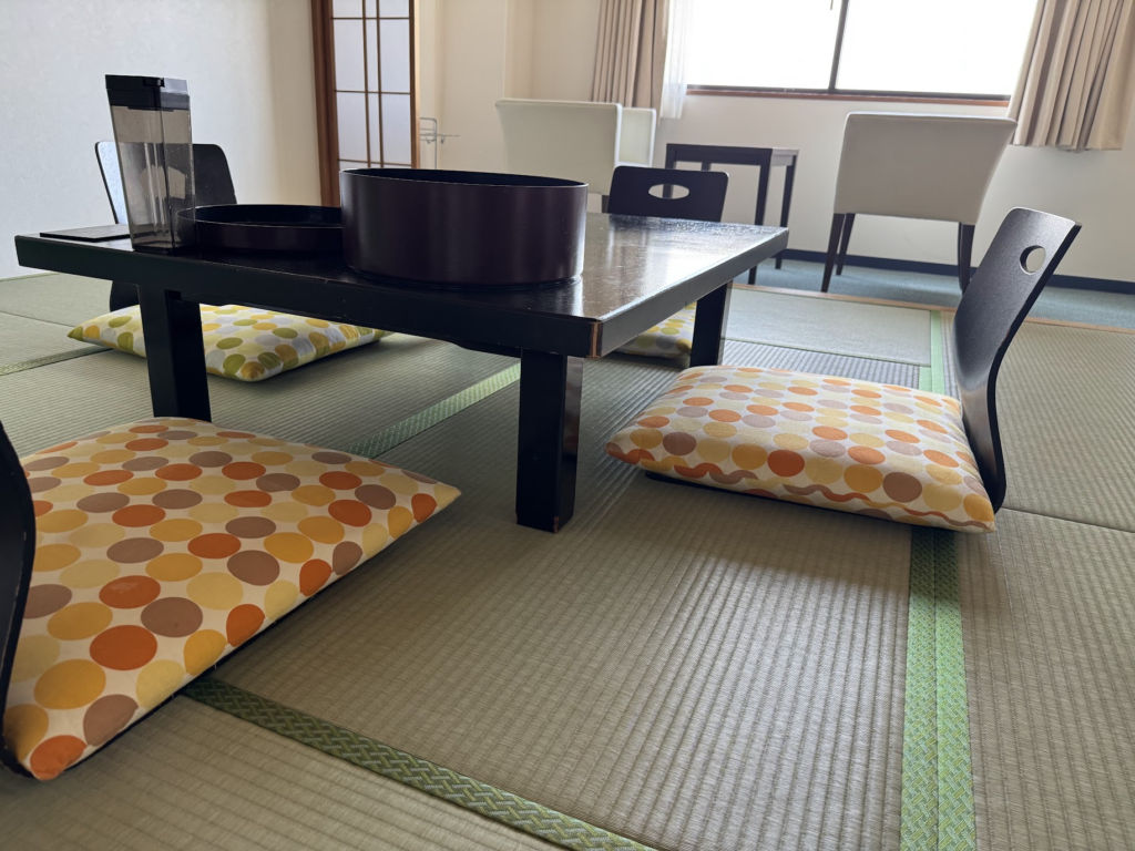 グランドメルキュール那須、和室、テーブル、椅子、和風
