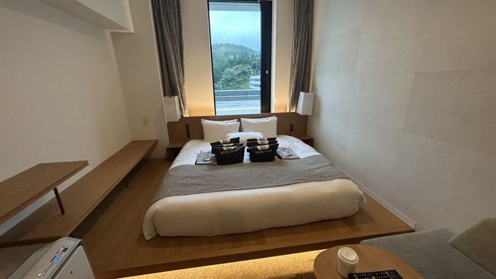 ホテルクラッド、お部屋、ベッド、ソファ