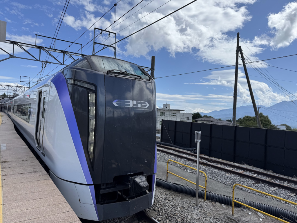 特急あずさ、小渕沢、電車、グランドメルキュール八ヶ岳