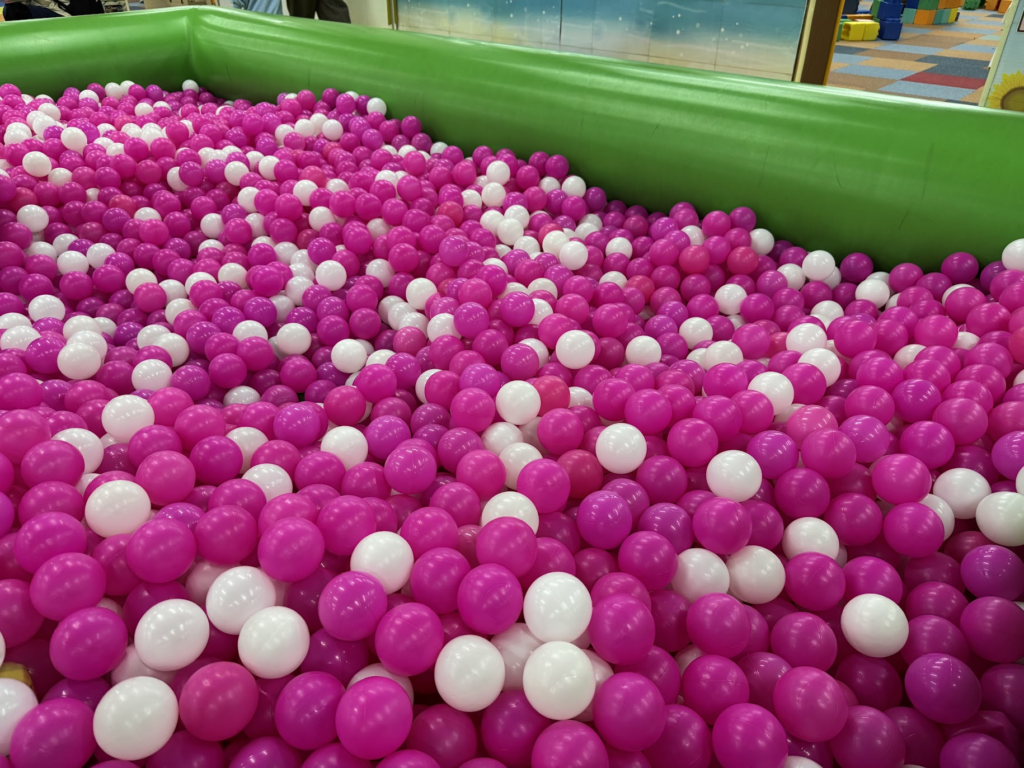 東京あそびマーレ、京王、室内、遊園地、ボールプール